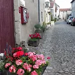 La Maison Du De Conde 4*