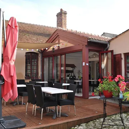 La Maison Du De Condé Charroux-dʼAllier