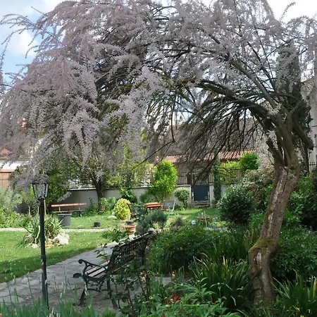 La Maison Du De Condé Pensión