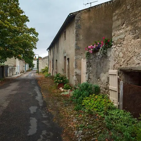 La Maison Du De Conde Guest house Charroux-d'Allier