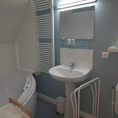 Pensión La Maison Du De Condé 4*