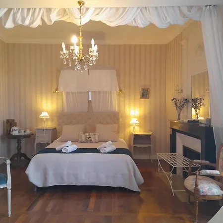 Guest house La Maison Du De Conde 4*