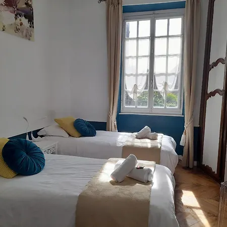 La Maison Du De Condé Maison d'hôtes Charroux-dʼAllier