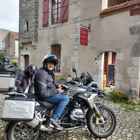La Maison Du De Condé * Charroux-dʼAllier