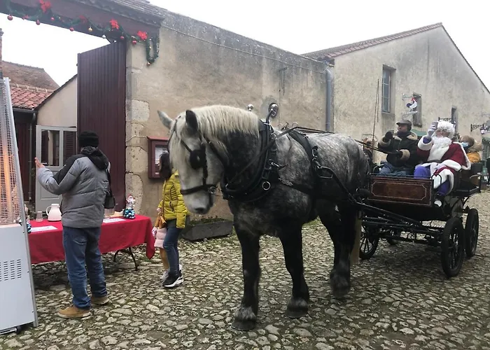 Casa de hóspedes La Maison Du De Conde Charroux-dʼAllier