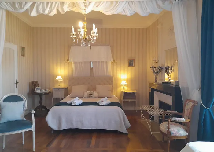 Guest house La Maison Du De Conde 4*